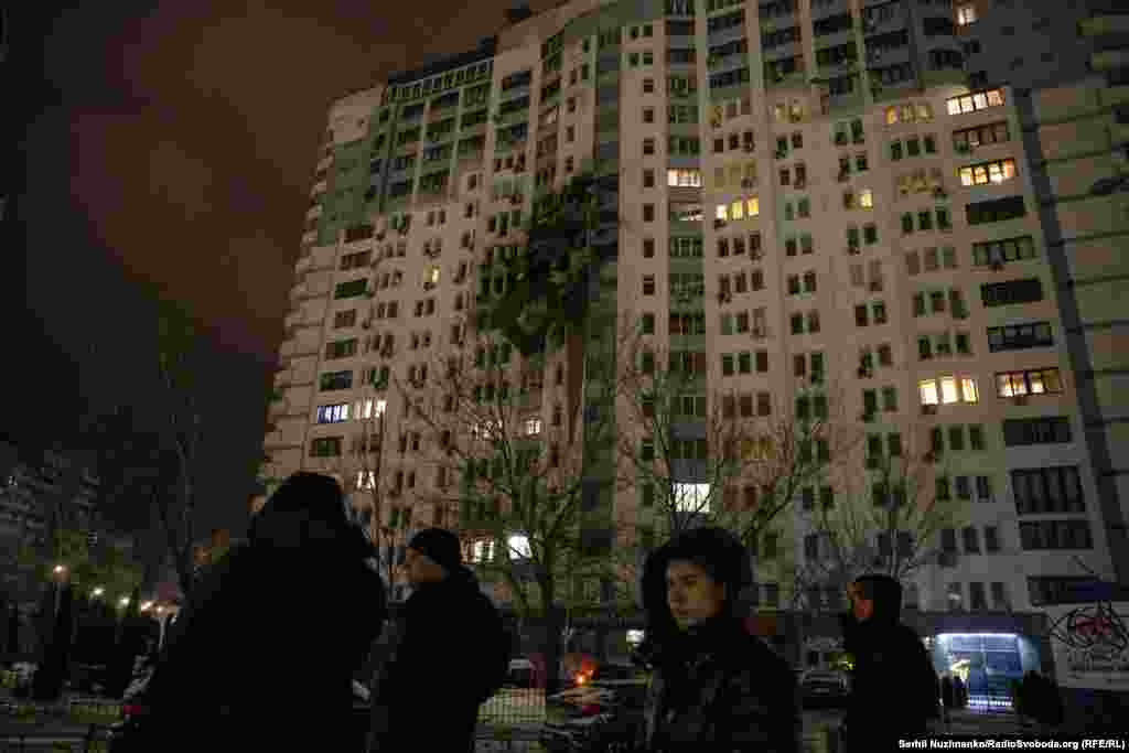 При цьому столиця України засипана снігом, під яким лід