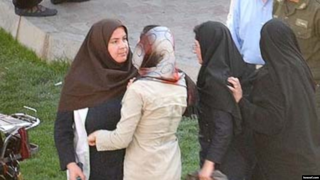تظاهرات مسالمت آمیز زنان برای برابری حقوق با مردان، بارها در ایران سرکوب شده است. (عکس: کسوف)