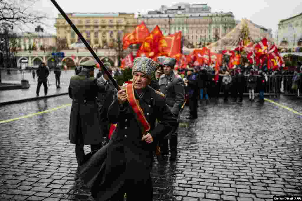Russian Communist Party supporters holding red flags gather by Red Square to take part in a memorial ceremony to mark the 96th anniversary of the death of Vladimir Lenin, in downtown Moscow, on January 21. (AFP/Dimatar Dilkoff)