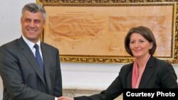 Premijer Kosova Hašim Tači i novoizabrana predsednica Atifete Jahjaga, 8. april 2011