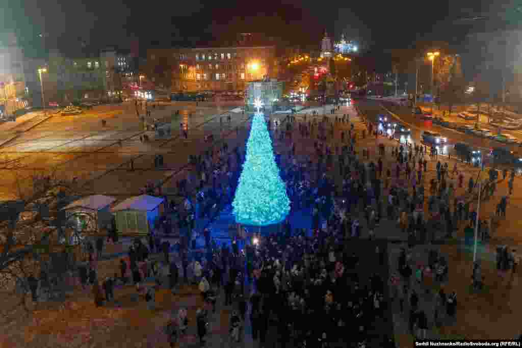 Церемонія була організована, як і минулі роки, без масових заходів