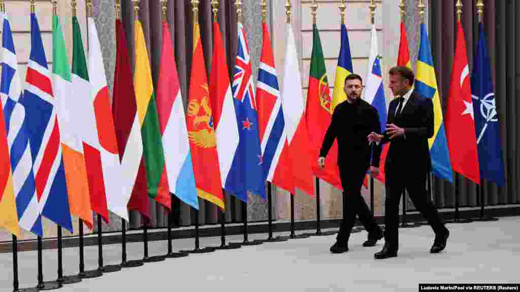 A koalíciós vezetőkkel folytatott telefonbeszélgetésén Trump azt mondta, hogy Európának fel kell hagynia az orosz olaj vásárlásával, amely szerinte segíti Moszkvát az Ukrajna elleni háború finanszírozásában – közölte a Fehér Ház egyik tisztviselője. „Az elnök azt is hangsúlyozta, hogy az európai vezetőknek gazdasági nyomást kell gyakorolniuk Kínára, amiért az finanszírozza Oroszország háborús erőfeszítéseit” – mondta a tisztviselő