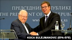 Serbian President Aleksandar Vucic (right) and Israeli President Reuven Rivlin