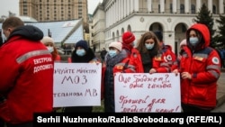 Підвищення зарплат – одна з вимог, яку працівники бюджетної сфери озвучують на масових протестах, щоразу перед ухваленням бюджету на наступний рік