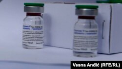 Ампулы с вакциной «Спутник V». Иллюстративное фото. 