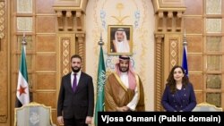 Сирискиот претседател Ахмед ал-Шара, саудискиот престолонаследник Мохамед бин Салман Ал Сауд и претседателката на Косово Вјоса Османи, Ријад, 29 октомври 2025 година.