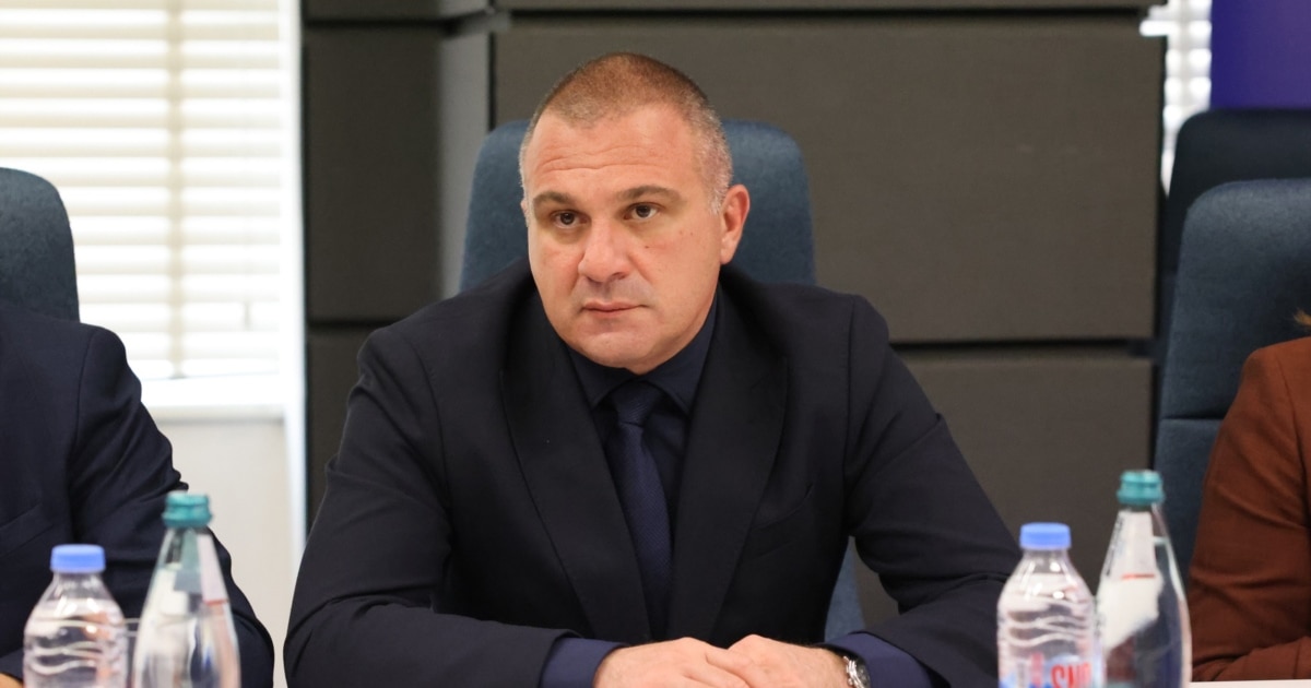 რევაზ სოხაძე: რატომ შენდება კორპუსი რამდენიმე თვეში და ვერ შენდება 3-სართულიანი სკოლა 1 წელში?!