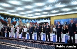 Кыргызстандын президенти Садыр Жапаров, Албаниянын президенти Байрам Бегай, экс-президент Сооронбай Жээнбеков жана башкалар. Ысык-Көл эл аралык форумунун биринчи күнү. 18-июнь, 2026-жыл.