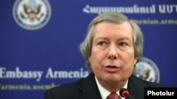 Armenia -- OSCE Minsk Group Co-Chair James Warlick gives a press conference at the U.S. Embassy in Armenia, 26 October, 2015