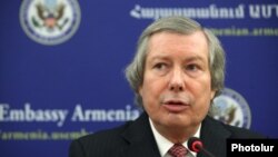 Armenia -- OSCE Minsk Group Co-Chair James Warlick gave a press conference at the U.S. Embassy in Armenia, 26 October, 2015