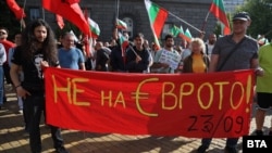  Пред постройката на Народното събрание се организира протест в отбрана на българския лев. 