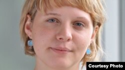 Swiss -- Luzia Tschirky Russian service blogger
швейцарка -- луция чирки 