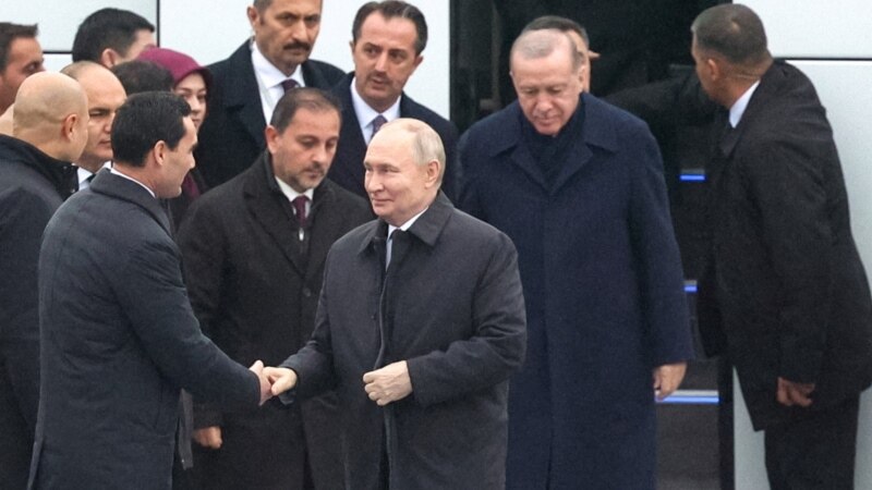 Putin Aşgabatda geçýän forumyň çäginde Eýranyň, Türkiýäniň liderleri bilen duşuşýar