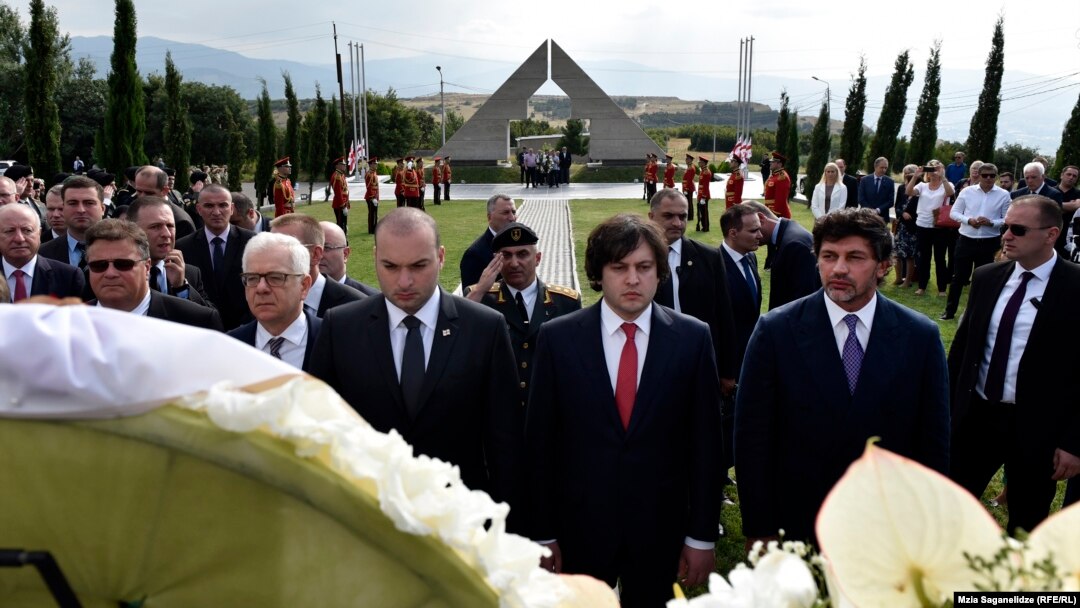 Траурная церемония на военном кладбище "Мухатгверди", 7 августа 2008 года