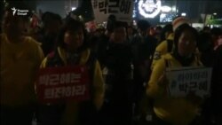 Тақозои истеъфои президенти муттаҳам бо фасод дар Сеул