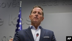 I dërguari amerikan për misione të veçanta, Richard Grenell, gjatë një konference për media në Qeverinë e Kosovës më 21 shtator 2020. 