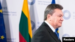 Ukrainian President Viktor Yanukovych arrives at the Vilnius summit