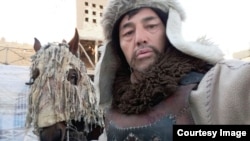 Пейман Абишулы, живущий в Иране этнический казах, участвующий в съемках сериала. 