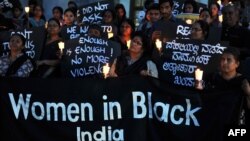 Protesta në Nju Delhi, në mbështetje të grave. 