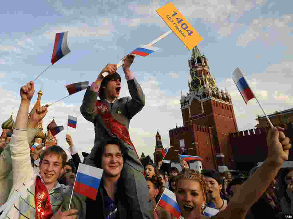 Бал выпускников прошел на Красной площади