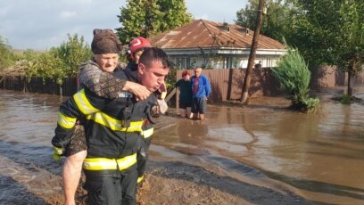 Четирима души в Източна Румъния загинаха при проливни дъждове през