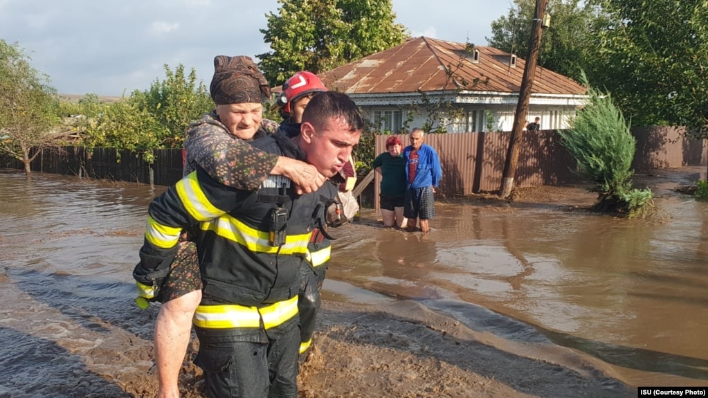 Разорните поплави во Романија однесоа човечки животи