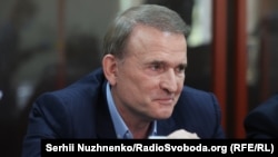 Сам Медведчук спростовував причетність до компанії, яка зрештою отримала контроль над нафтопродуктопроводом