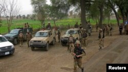 پاکستاني پوځيان په بنو کې - پخوانی انځور 