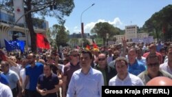 Opozicija traži ostavku premijera Edija Rame