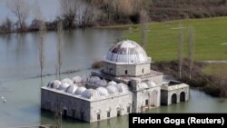 Албанија-поглед на попладнева џамија во Скадар, 08.03.2018 