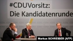 Kandidatët për kryetar të CDU-së, Friedrich Merz (majtas), Norbert Roettgen (mes) dhe Armin Laschet (djathtas) 14 dhjetor 2020.