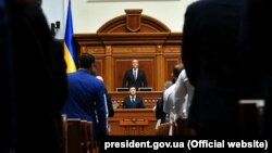 Президент України висловив жаль, що парламентарії «не можуть віднайти в собі сили зібратися на один день» 