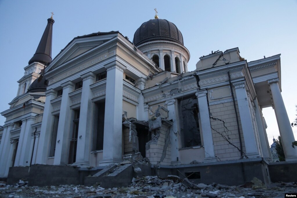 Nel tempio è scoppiato un incendio.  L'edificio ha subito danni significativi