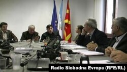 Невладината организација АГТИС го реализира проектот „Градоначалникот не е златна рипка“, со цел да ги промовира програмите на кандидатите за градоначалници и да ги мониторира реалните можности за остварување на ветувањата.