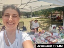  Ивелина Салпарова пред сергията с дарове, основани от децата и родителите на 