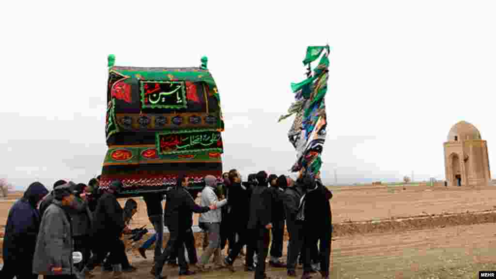 آئین نخل برداری در مراد آباد اراک