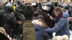 Scuffles And Snowballs As Protesters Come Out For Navalny In St. Petersburg