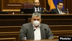 Armenia -- Gor Gevorgian, a parliament deputy formerly affiliated with the ruling My Step bloc, speaks during a session of the National Assembly, Yerevan, April 13, 2021.