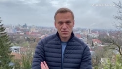 Алексей Навальный летит домой