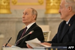 Президент Росії Володимир Путін (зліва) і фактичний очільник Білорусі Олександр Лукашенко (справа). Москва, Росія, 26 лютого 2026 року