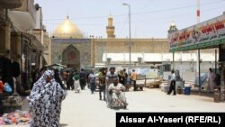 The Iraqi city of Najaf is a popular pilgrimage site for Shi'ite pilgrims from Iran. (file photo)