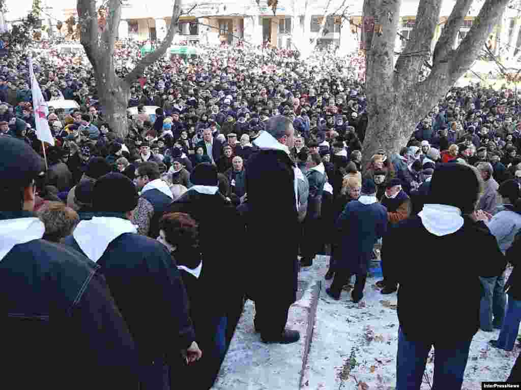 a rally near the television center in Tbilisi, 15 January 2008 Some 5,000 Georgian opposition supporters rallied to celebrate a deal giving them more media influence after a presidential election this month marred by accusations of media bias.