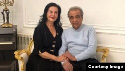 مهدی سپهر خواننده در کنار پوری بنایی هنرپیشه 