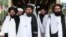 ملا عبدالغنی برادر (در وسط)