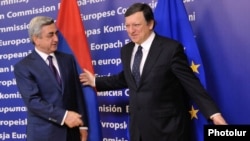 Belgium - European Commission President Jose Manuel Barroso (R) meets Armenian President Serzh Sarkisian in Brussels, 06Mar2012.