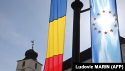 რუმინეთის და ევროკავშირის დროშები