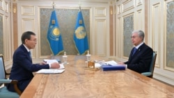 Орталық референдум комиссиясының төрағасы Нұрлан Әбдіровті Ақордада қабылдаған Қазақстан президенті Қасым-Жомарт Тоқаев "референдумды өткізу барысында ашықтыққа, заңдылыққа және барлық азаматқа тең жағдай жасау қажет екеніне баса назар аударды". Астана, 26 ақпан, 2026 жыл.