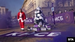 Протест на КНСБ под наслов "НЕ на разединението на работещите! ДА на по-високите доходи!" пред парламента, 24 ноември 2025 г.