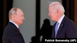 Until now, Joe Biden (right) has refrained from using the phrase "war criminal" to describe Russian leader Vladimir Putin. (file photo)