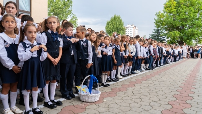 (Video) „Primul clopoțel” pentru copiii din diasporă reveniți în Moldova (Video) „Primul clopoțel” pentru copiii din diasporă reveniți în Moldova